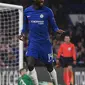 Gelandang Chelsea, Tiemoue Bakayoko melakukan selebrasi usai mencetak gol ke gawang Qarabag pada Grup C Liga Champions di Stamford Bridge, London, Inggris (12/9). Chelsea menang telak atas Qarabag 6-0. (AFP Photo/Ben Stansall)