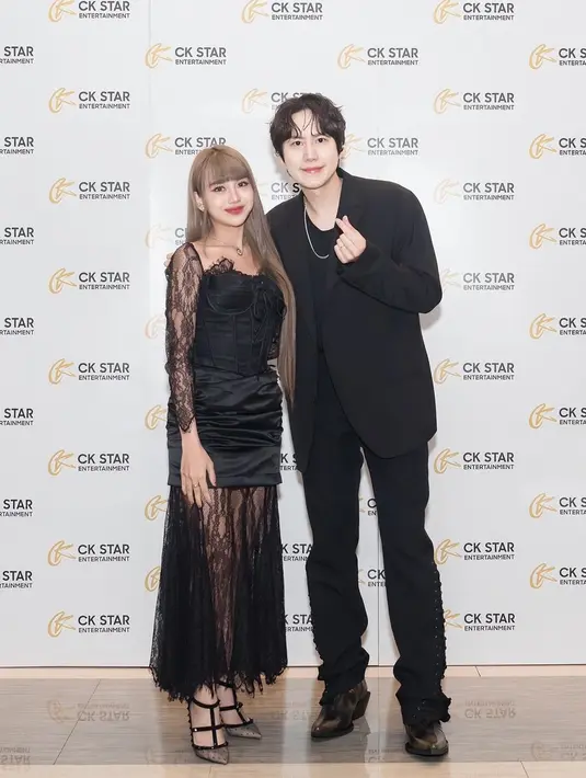 Ghea menggambarkan Kyuhyun sebagai sosok yang ramah dan rendah hati. Pengalaman berduet itu akan selalu menjadi kenangan berharga yang tak pernah ia lupakan. Ghea juga berbagi beberapa foto kebersamaannya dengan Kyuhyun di akun Instagram pribadinya. (Liputan6.com/IG/@gheaindrawari)