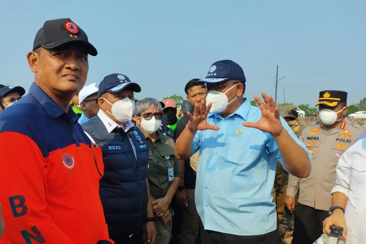 Menteri LH Datangi TPA Jatiwaringin, Pastikan Kebakaran Tinggal 3,6 Persen Lagi
