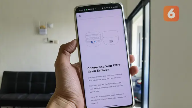 <p>Untuk bisa menggunakan Bose Ultra Open Ear ini, pengguna perlu menghubungkan earbuds dengan aplikasi Bose yang dapat diunduh di Android atau App Store. Untuk menghubungkannya juga tak sulit, pengguna hanya perlu menekan tombol di charging case selama beberapa detik dan nantinya akan muncul informasi pairing di smartphone (Liputan6.com/ Agustin Setyo Wardani)</p>