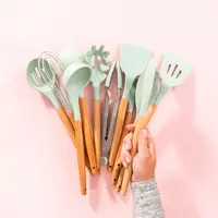 Alat dapur berbahan silikon/copyright shutterstock/Arina P Habich