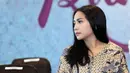 Meski kabar itu sudah beberapa kali dibantah oleh Raffi, Ayu Ting Ting serta Eko Patrio yang dikabarkan menjadi saksi, tapi berita itu terlanjur menyebar. Kabar lain, adalah Gigi Curhat ke sahabatnya termasuk Jessica Iskandar. (Nurwahyunan/Bintang.com)
