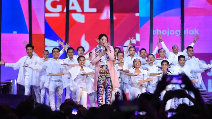 [Bintang] Suguhan Dangdut yang Berbeda di HUT SCTV ke-28