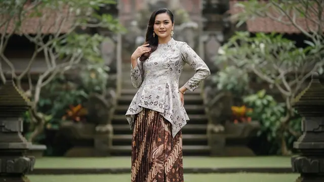 Model Dress Atasan Brokat Bawahan Batik 2025