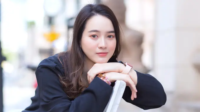 perempuan dan masih bahagia 1