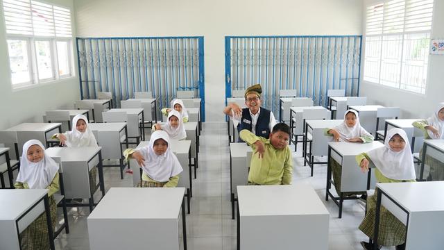Program ‘BRI Peduli Ini Sekolahku’ Bantu Renovasi SDN 001 Sungai Pagar Riau Demi Dorong Kualitas Pendidikan dan SDM Unggul