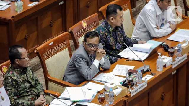 Menko Polhukam Mahfud MD Bersama DPR Bahas RUU Perubahan Tentang MK