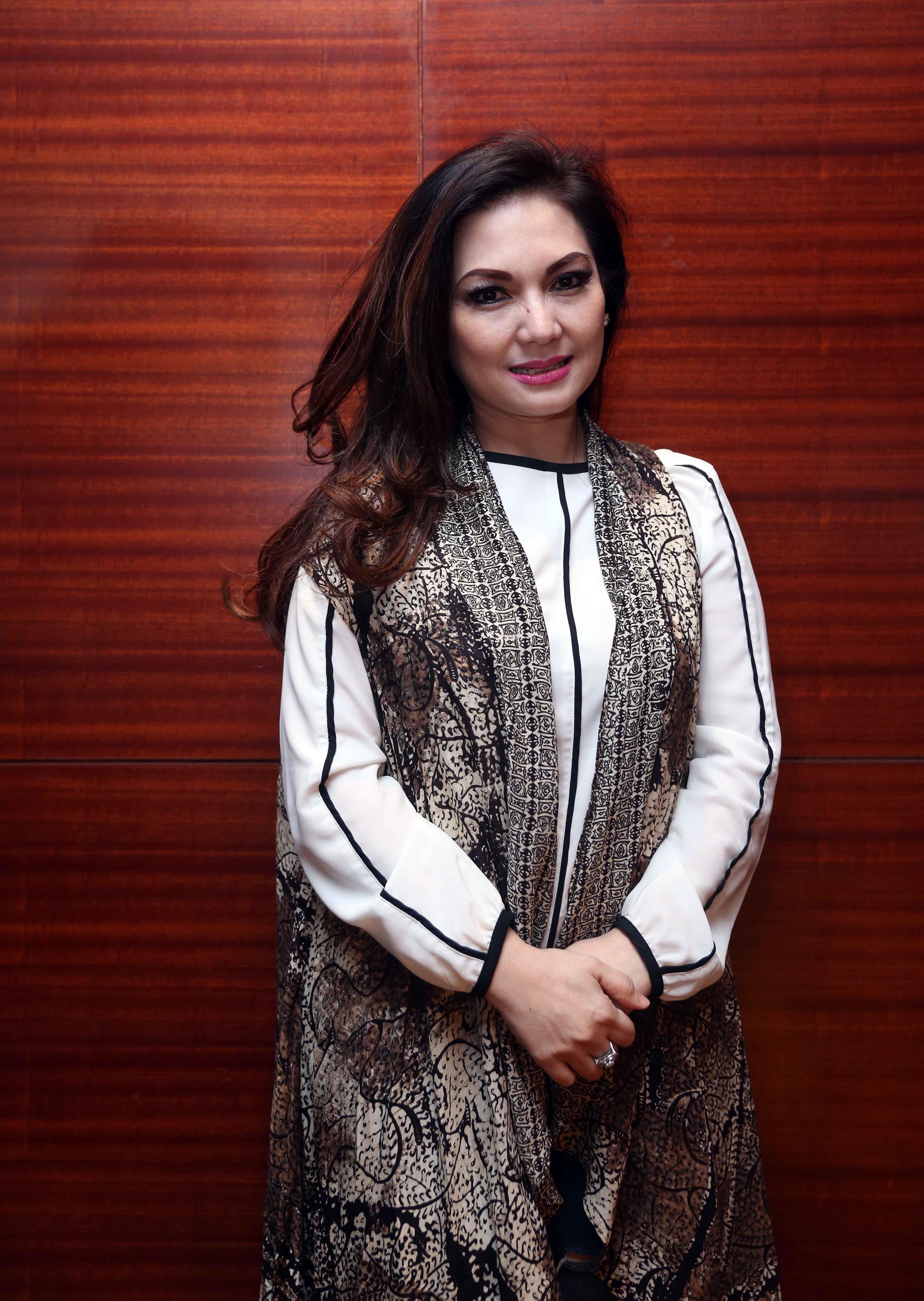 Mirip Drama Cinta Nafa Urbach Nia Daniaty Dan Yuni Indriyati News Entertainment Fimela Com