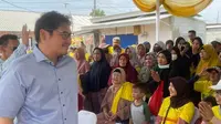 Anggota DPR RI dari Fraksi Partai Golkar Ravindra Airlangga hadiri bazar murah di Desa Dayeuh, Kecamatan Cileungsi, Kabupaten Bogor, pada Jumat (15/12/2023). (Foto: Dokumentasi Golkar).