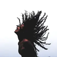 Ilustrasi rambut sehat. (Foto: Unsplash/Adrian Fernández)