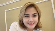 Penyanyi yang berasal dari Sidoarjo ini memang kerap mengganti gaya rambutnya. Bahkan, ia juga beberapa kali mengganti warna rambutnya. Tampil dengan rambut pendek berwarna keemasan, ia tampak sangat menawan. (Liputan6.com/IG/@arlidaputrii)