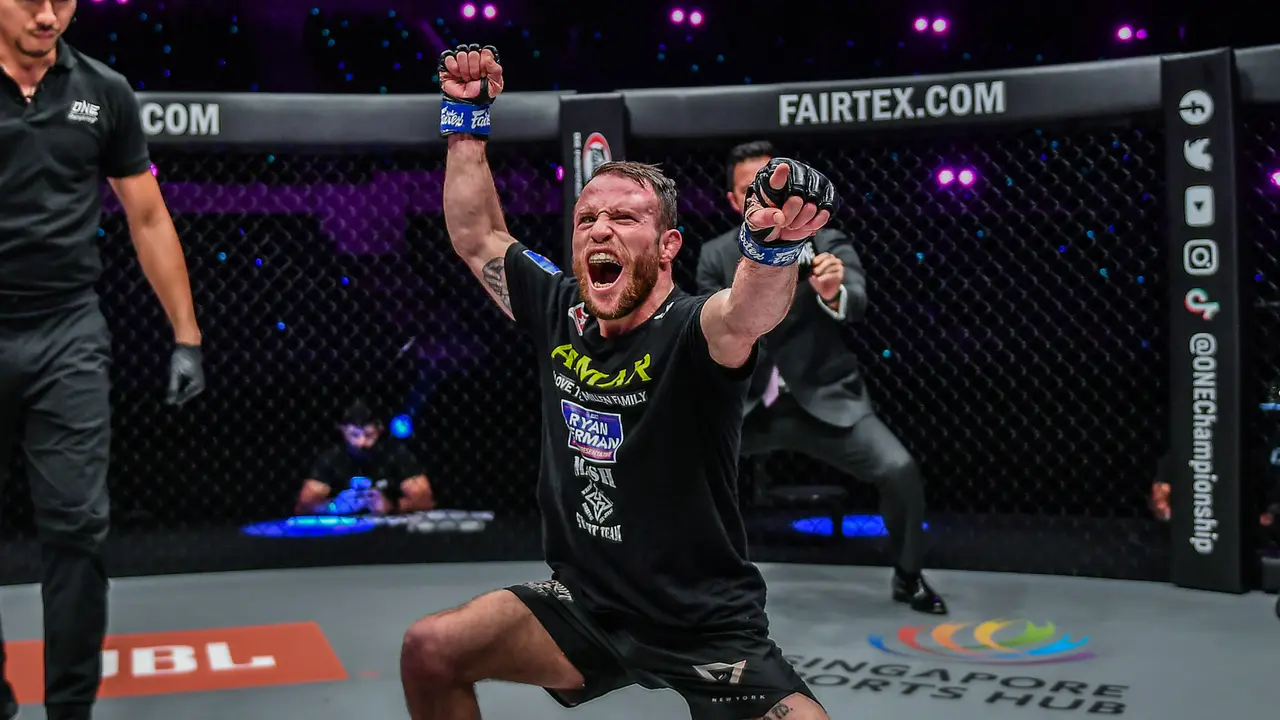 Sitthichai Sitsongpeenong dan Chingiz Allazov berhasil mengamankan tiket ke final ONE Featherweight Kickboxing World Grand Prix.