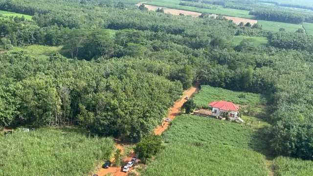 Penampakan lokasi judi sabung ayam yang menewaskan 3 anggota polisi diduga ditembak oleh dua oknum TNI. Foto : (Humas Polda Lampung).