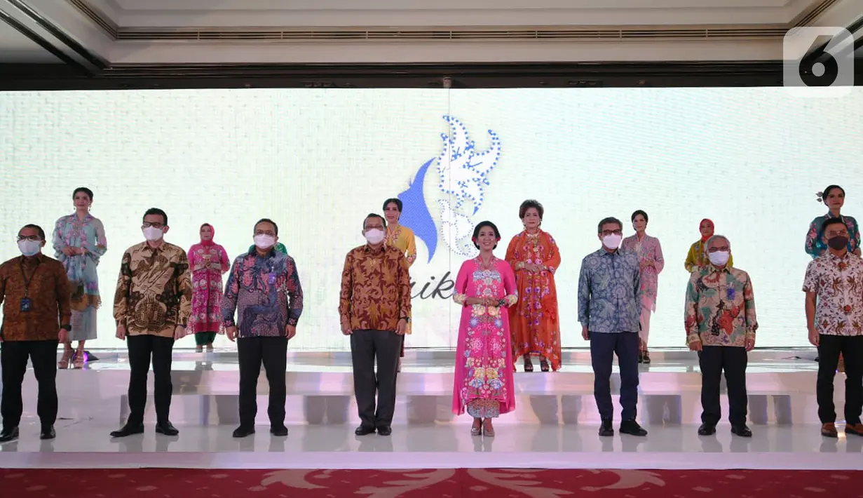 Jajaran Direksi Bank BTN dan Komunitas Srikandi dalam acara Peringatan Hari Kartini di Menara BTN, Jakarta, Rabu (21/04/2021). Melalui komunitas tersebut, Bank BTN juga berupaya meningkat jumlah pemimpin perempuan menjadi 18% dari total pimpinan di perusahaan tersebut. (Liputan6.com/Pool/BTN)