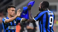 Striker Inter Milan, Lautaro Martinez, masuk menggantikan Romelu Lukaku saat melawan Udinese pada laga Serie A 2019/20 di Stadion San Siro, Milan, Sabtu (14/9). Inter menang 1-0 atas Udinese. (AFP/Miguel Medina)