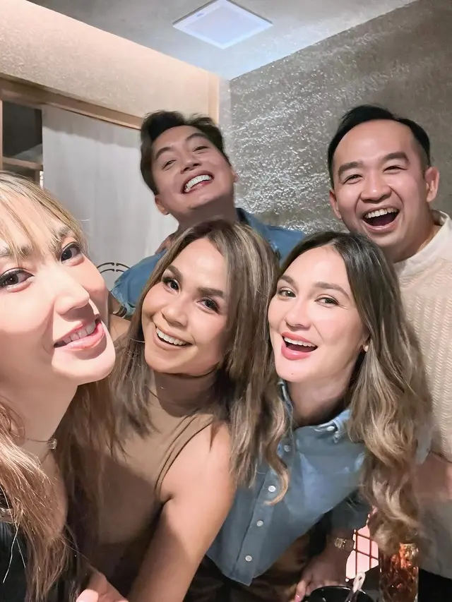 Potret Keseruan Geng Artis Menteri Ceria saat Kumpul Bareng. (instagram/mrsayudewi)