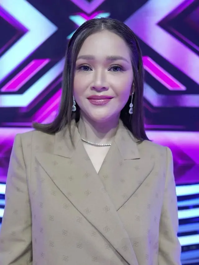 5 Potret Maia Estianty saat Jadi Juri X Factor, Disebut Mirip Anya Geraldine