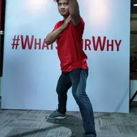 Aktor laga Iko Uwais kembali terlibat film Hollywood. Suami Audy Item itu akan main film berjudul Mile 22. Tidak hanya sebagai pemeran, film garapan sutradara Peter Berg itu, ayah satu anak itu juga akan menjadi koreografer. (Deki Prayoga/Bintang.com)