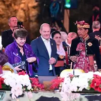 Presiden Jokowi dan bu Iriana kenakan pakaian adat bali saat menghadiri makan malam bersama kepala negara anggota G20. (instagram/jokowi)