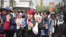 Sejumlah orang berpakaian ala Harajuku style terlihat saat gelaran Festival Little Tokyo di kawasan Blok M, Jakarta, Minggu (23/6/2019). Festival Little Tokyo menghadirkan berbagai jenis kuliner dan kebudayaan Jepang. (Liputan6.com/Faizal Fanani)