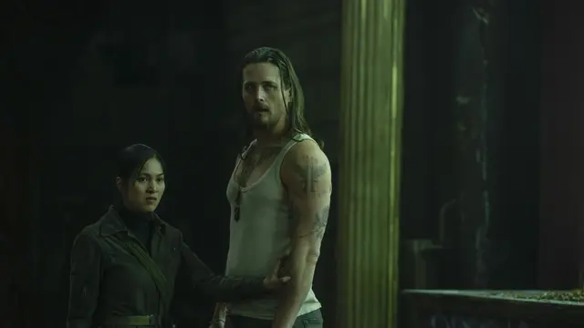 Frankie (Ben Robson) dan Yen (Nhung Kate) dalam The Continental: From the World of John Wick. (Foto: Prime Video)