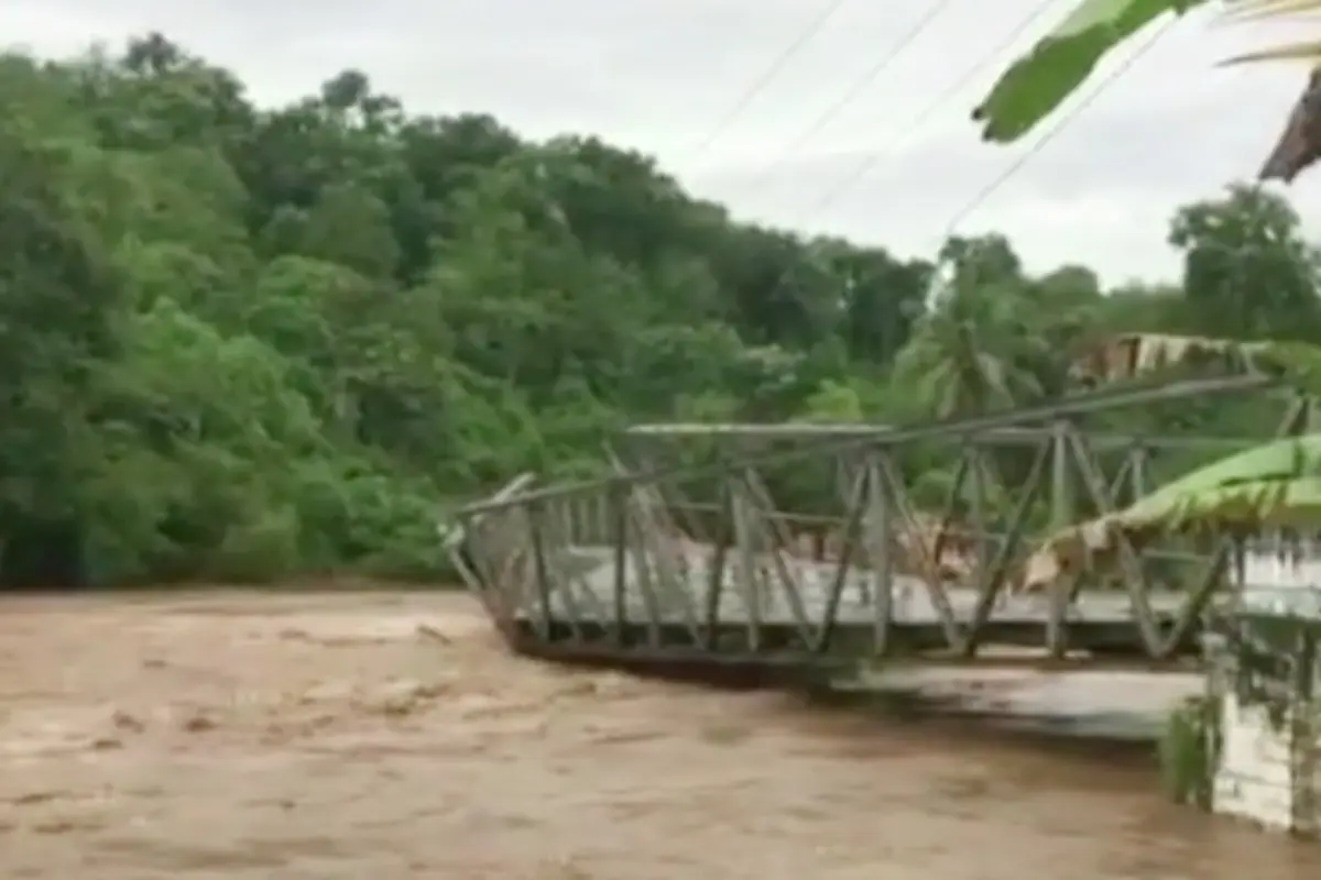 Arus Sungai Musi Hanyutkan Jembatan Penghubung Sumsel dan Bengkulu