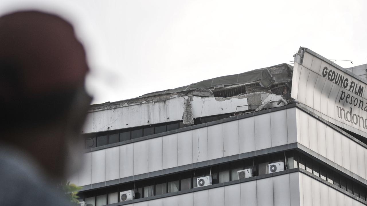 FOTO: Atap Gedung Lembaga Sensor Film Ambruk