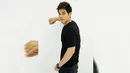 Lewat akun Instagram @artboysza, pria ini mengakui kalau dirinya berprofesi sebagai model sekaligus tukang ojek. (instagram.com/artboysza)