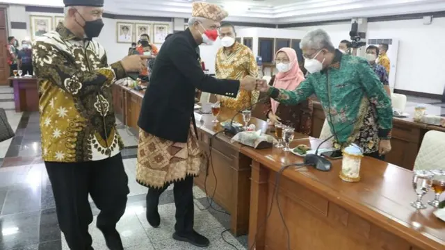 Gubernur Sumbar menemui Gubernur Jateng Ganjar Pranowo untuk stundi banding pengentasan kemiskinan. (Foto: Liputan6.com/Humas Pemprov Jateng)