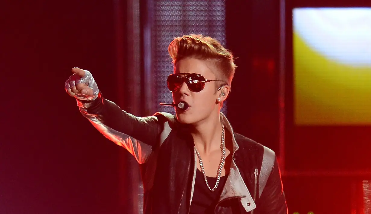 Bukan hal biasa jika Justin Bieber berseteru dengan penggemarnya. Setelah meninggalkan penggemarnya di konser yang diadakan di Manchester beberapa minggu lalu, Justin mengungkap alasannya lewat media sosial. (AFP/Bintang.com)