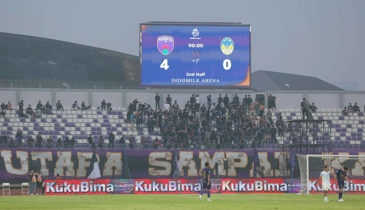 Tampil di markas sendiri, Persita sukses menggulung PSIM dengan skor telak 4-0. (Bola.com/M Iqbal Ichsan)