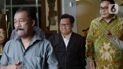 Wakil Ketua DPR RI Muhaimin Iskandar (tengah) usai menjalani pemeriksaan di Gedung KPK, Jakarta, Rabu (29/1/2020). Dalam pemeriksaan hari ini, Muhaimin yang akrab disapa Cak Imin diperiksa atas statusnya sebagai anggota DPR dari Fraksi PKB periode 2014-2019. (merdeka.com/Dwi Narwoko)