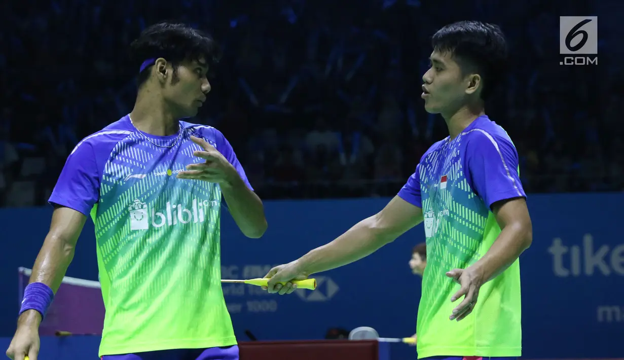 Ganda Putra Indonesia, Berry Angriawan/Hardianto saat melawan pebulutangkis China, Chengkai Han/Haodong Zhou pada Indonesia Open 2018 di Istora GBK Jakarta, (3/7). Angriawan Berry/Hardianto unggul 20-22, 21-18, 21-18. (Liputan6.com/Helmi Fithriansyah)