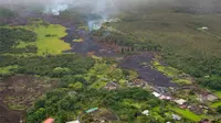 Setelah beberapa bulan, isi perut gunung berapi itu akirnya menghancurkan salah satu rumah penduduk.