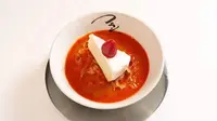 Miso ramen dengan sepotong strawberry shortcake (Franken Restaurant/Instagram)