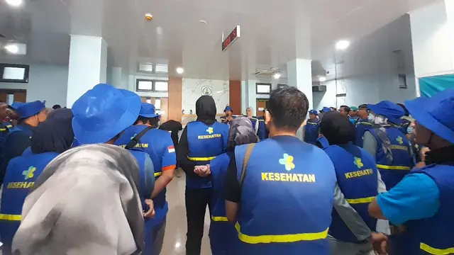 Tenaga Cadangan Kesehatan (TCK) Batch 2 yang tengah apel pagi sebelum bertugas di Aceh Tamiang. (Foto: Liputan6.com/Benedikta Desideria)