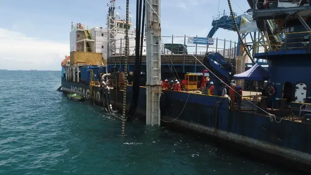 PT PLN (Persero) berhasil mengoperasikan kabel bawah laut, line ketiga (sirkit III) jaringan interkoneksi Sumatra-Bangka, Sabtu (10/12).