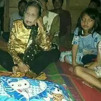 Pernikahan remaja 16 tahun dan nenek berusia 71 tahun asal Sumatera Selatan ini pun kini menjadi sorotan dunia. (Foto: AsiaWire)