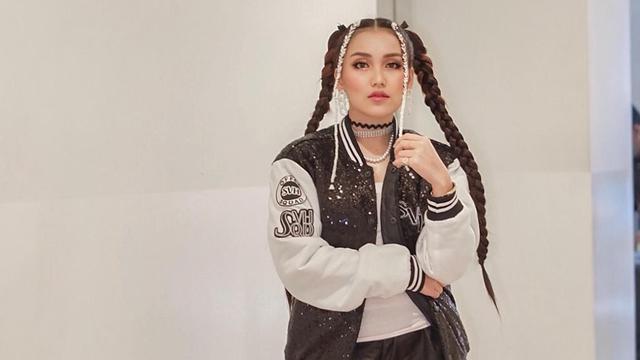 FOTO: Gaya Ayu Ting Ting saat Rambutnya Dikucir Dua, Bak ABG