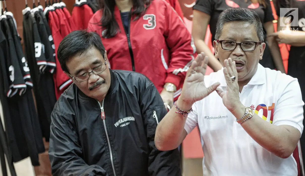 Sekretaris TKN Jokowi-Ma'ruf, Hasto Kristiyanto memberi keterangan saat jumpa pers di Jakarta, Selasa (29/1). Hasto berharap, Liliyana, bisa memberikan keteladanan bagi seluruh rakyat Indonesia. (Liputan6.com/Faizal Fanani)
