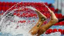 Perenang putri Itallia, Federica Pellegrini, berbalik arah saat berlomba di nomor 200m gaya bebas putri Kejuaraan Dunia Akuatik 2015 di Kazan, Rusia. (4/8/2015). (Reuters/Hannibal Hanschke)