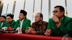 Dalam jumpa persnya, Djan Faridz yang didampingi beberapa petinggi PPP, memaparkan hasil Muktamar yang diikuti 29 DPW PPP seluruh Indonesia itu, Jakarta, Jum'at (12/12/2014). (Liputan6.com/Andrian M Tunay)