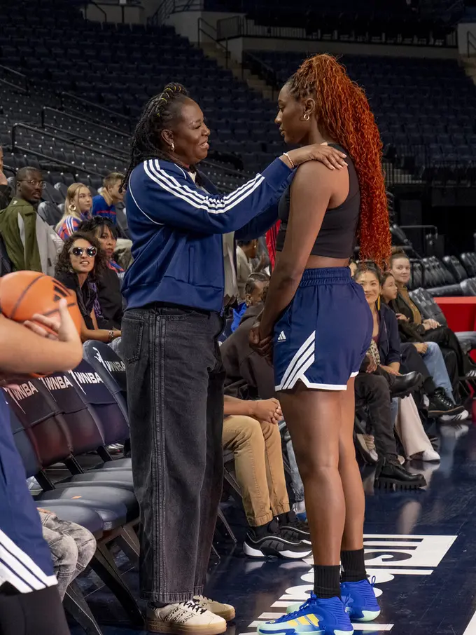 Aliyah Boston, seorang penyerang basket profesional Amerika dan center untuk Demam Indiana dari Asosiasi Bola Basket Nasional Wanita (Foto Dok: Adidas Indonesia)