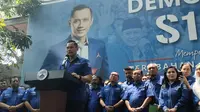 Ketua Umum Partai Demokrat Agus Harimurti Yudhoyono (AHY) menyampaikan selamat kepada pasangan Anies Baswedan dan Muhaimin Iskandar alias Cak Imin di Kantor DPP Demokrat, Senin (9/4/2023). (Liputan6.com/ Winda Nelfira)