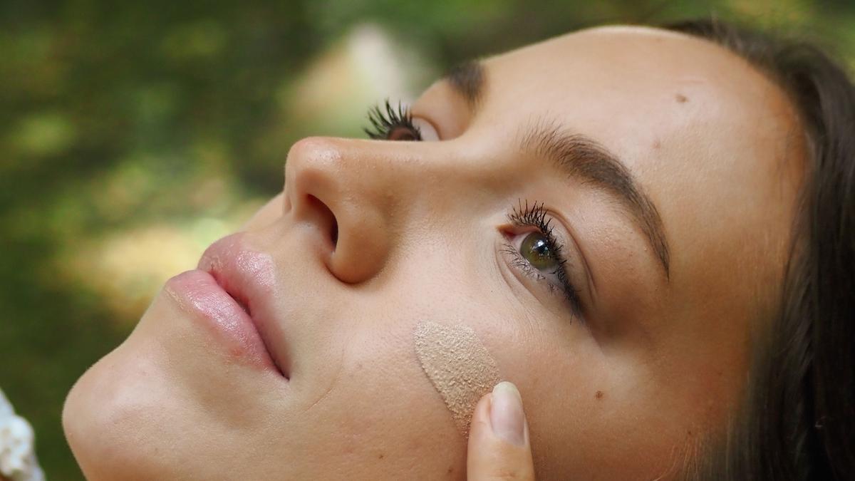 Tips Pilih Tinted Moisturizer yang Bikin Makeup Natural dan Ringan di Kulit