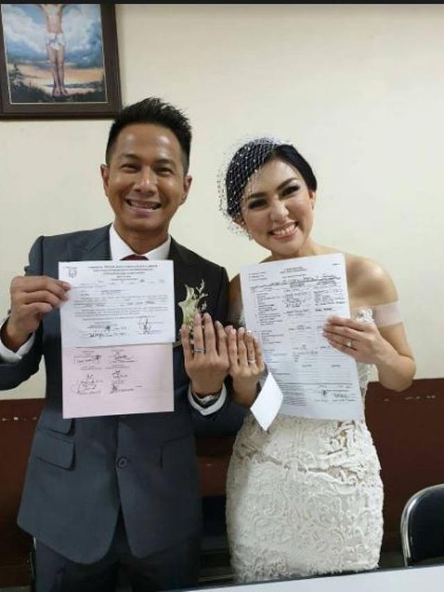 Delon, dan sang istri, Aida Chandra (Foto: Instagram/@delonthamrinofficial)