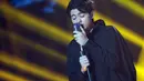 Aliando pun tak mau kalah dengan Rizky Febian. Aliando Syarief pun memberikan penampilan yang berkesan memorable terhadap para penonton yang hadir di konser AADC 2. (Adrian Putra/Bintang.com)