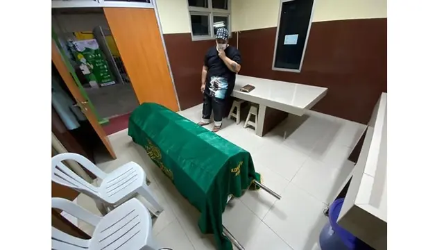 6 Momen Ivan Gunawan Temani Mendiang Ayah Hingga Dimakamkan, Berusaha Tegar