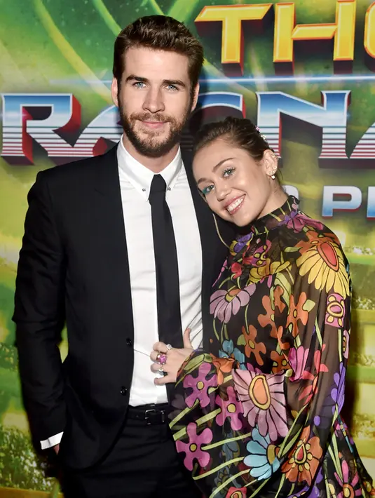 Tahun 2010, Miley Cyrus dan Liam Hemsworth memulai kencannya. Dan tahun 2012, mereka bertunangan. Namun setahun setelah itu, mereka pun putus di tengah jalan.  (AFP/Rich Polk)