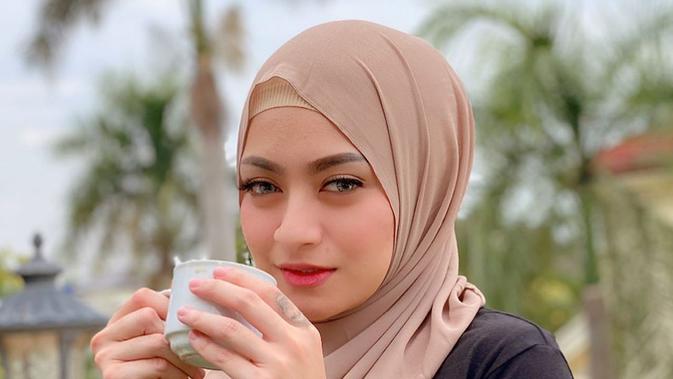 Nathalie Holscher Punya Gelar Ratu Anggur Merah Sebelum ...